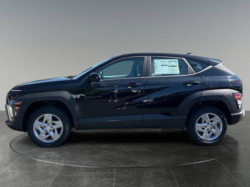 Abyss Black Pearl 2026 Hyundai KONA SE