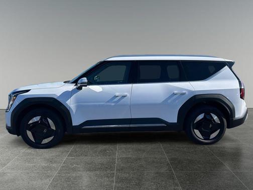 Glacial White Pearl 2025 Kia EV9 Wind