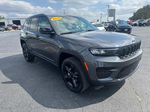 2025 Jeep Grand Cherokee Laredo