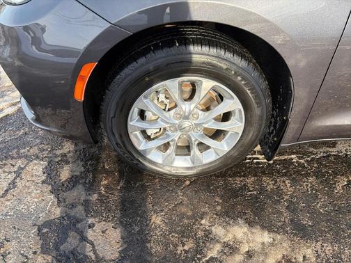 2021 Chrysler Pacifica Touring-L