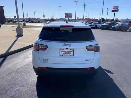 Bright White Clearcoat 2024 Jeep Compass Latitude