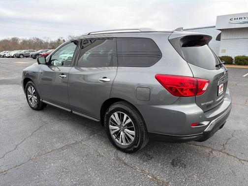 2020 Nissan Pathfinder SL