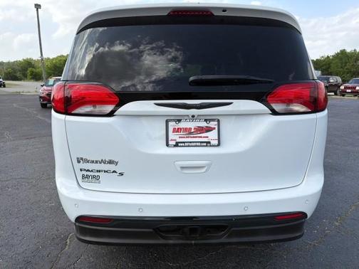 White 2019 Chrysler Pacifica Touring-L