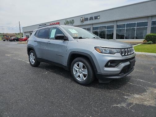 Silver 2022 Jeep Compass Latitude