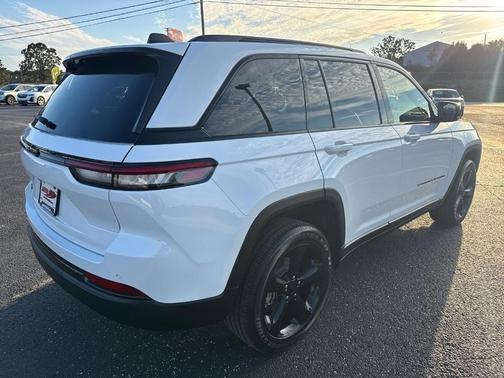 2025 Jeep Grand Cherokee Laredo