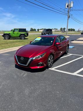 Scarlet Ember 2021 Nissan Altima 2.5 Platinum
