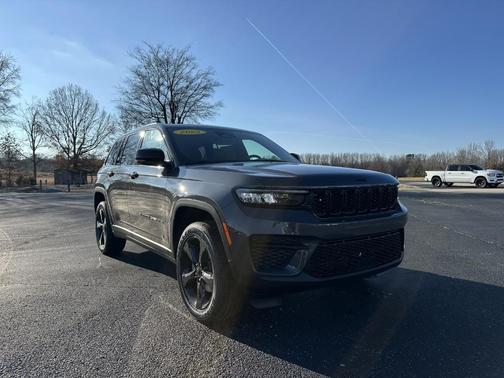 2025 Jeep Grand Cherokee Laredo