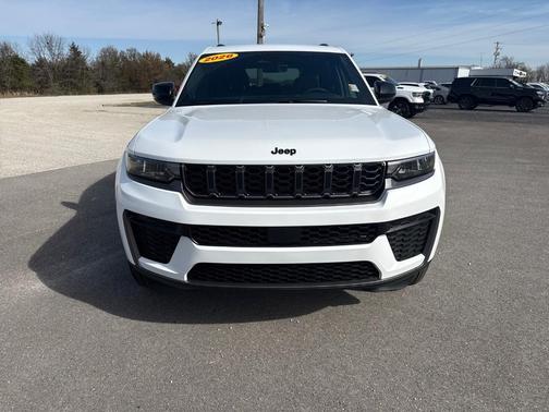 2026 Jeep Grand Cherokee Laredo