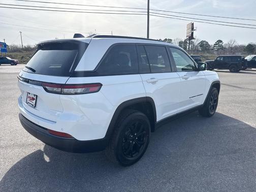 2026 Jeep Grand Cherokee Laredo