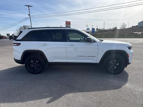 2026 Jeep Grand Cherokee Laredo