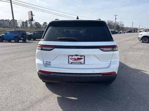 2026 Jeep Grand Cherokee Laredo