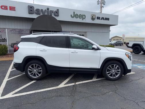 White 2024 GMC Terrain SLT