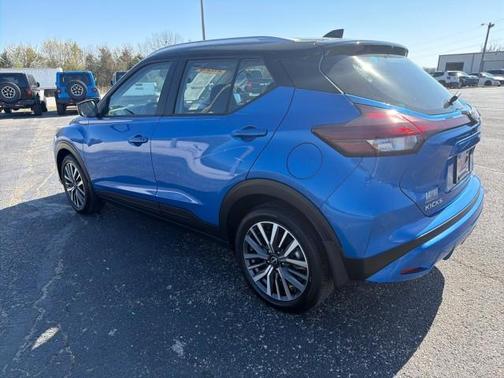 2tblublkroof 2024 Nissan Kicks SV