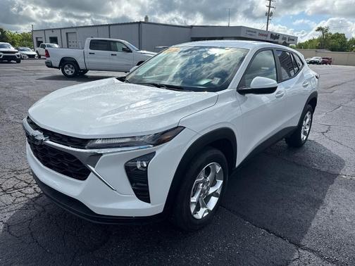 2025 Chevrolet Trax LS
