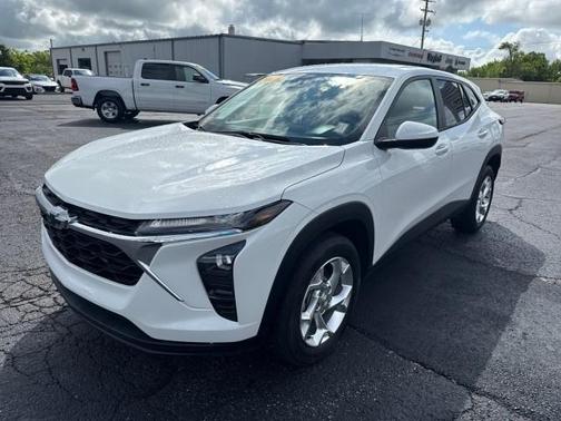 2025 Chevrolet Trax LS