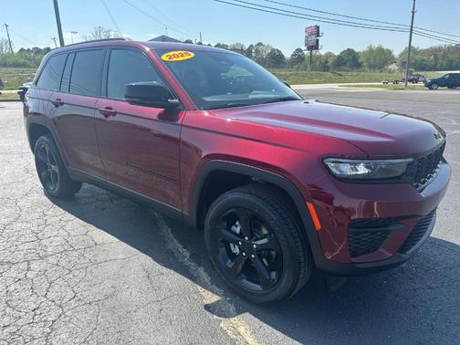 2025 Jeep Grand Cherokee Laredo