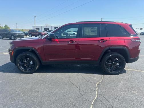 2025 Jeep Grand Cherokee Laredo