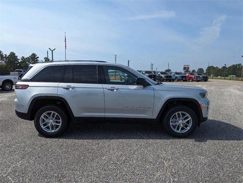 2023 Jeep Grand Cherokee Laredo