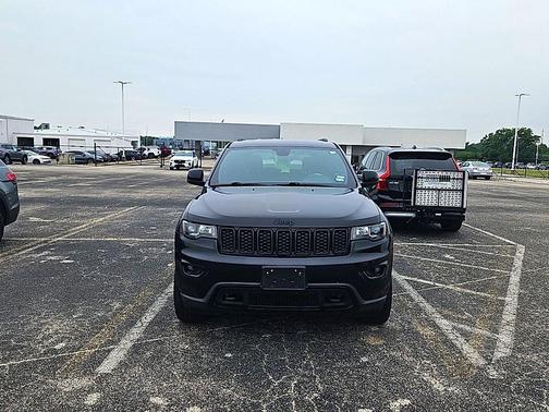 Diamond Black Crystal Pearlcoat 2019 Jeep Grand Cherokee Upland