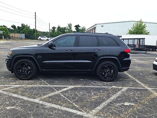 Diamond Black Crystal Pearlcoat 2019 Jeep Grand Cherokee Upland