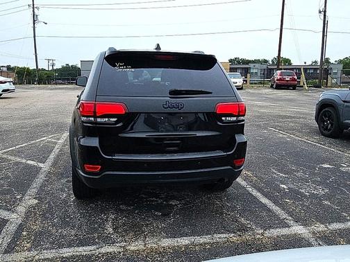 Diamond Black Crystal Pearlcoat 2019 Jeep Grand Cherokee Upland