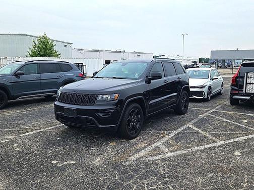 Diamond Black Crystal Pearlcoat 2019 Jeep Grand Cherokee Upland