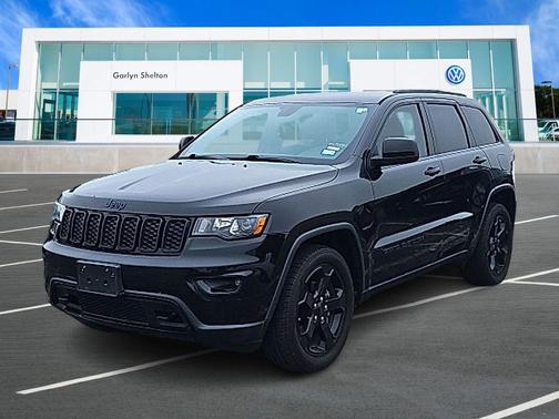 Diamond Black Crystal Pearlcoat 2019 Jeep Grand Cherokee Upland
