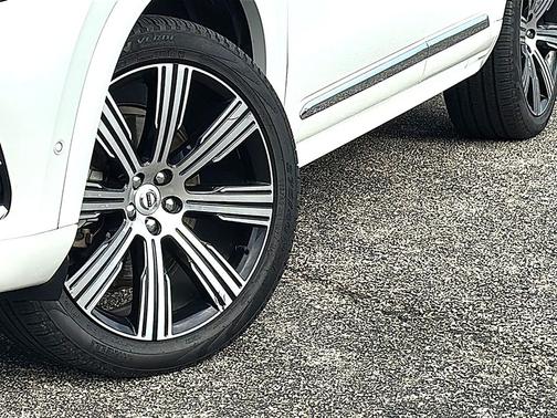 Crystal White Metallic 2023 Volvo XC90 B6 Ultimate 7-Seater