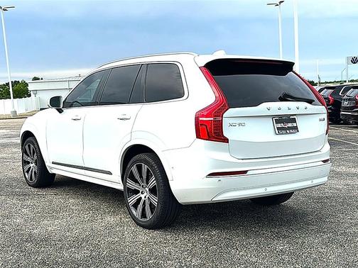 Crystal White Metallic 2023 Volvo XC90 B6 Ultimate 7-Seater