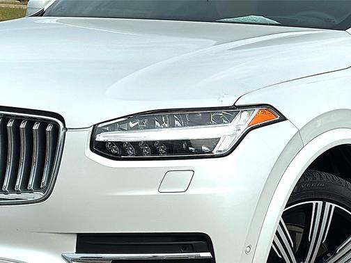 Crystal White Metallic 2023 Volvo XC90 B6 Ultimate 7-Seater