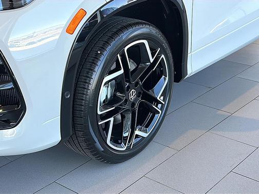 2026 Volkswagen Tiguan 2.0T SEL R-Line 4MOTION