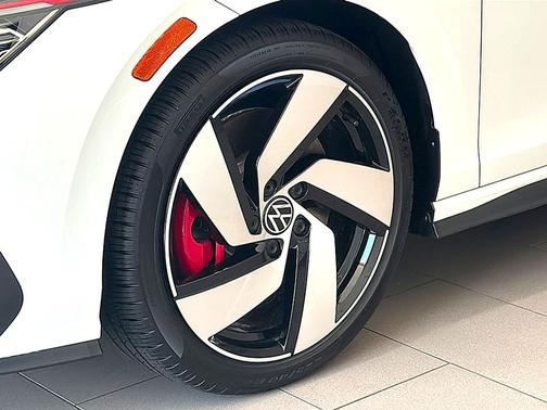 Opal White Pearl 2026 Volkswagen Golf GTI 2.0T S DSG