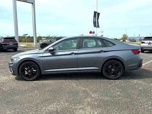 Platinum Gray Metallic 2026 Volkswagen Jetta 1.4T SE