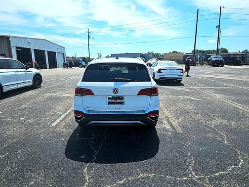 Crystal White 2023 Volkswagen Taos 1.5T SE
