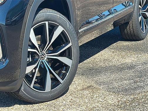 Deep Black Pearl 2026 Volkswagen Atlas 2.0T SEL Premium R-Line 4MOTION