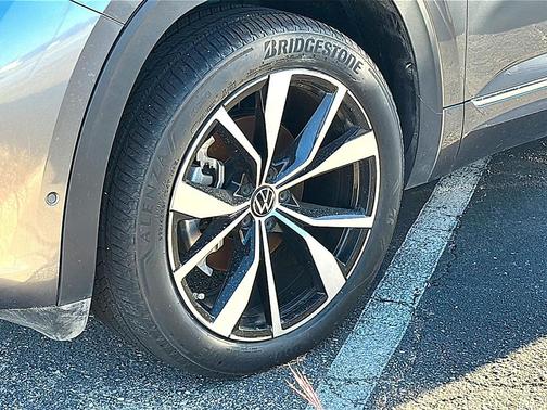 2024 Volkswagen Atlas Cross Sport 2.0T SEL Premium