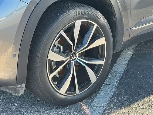 2024 Volkswagen Atlas Cross Sport 2.0T SEL Premium