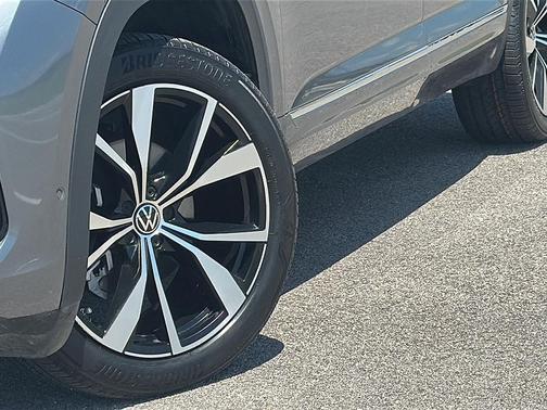 2024 Volkswagen Atlas Cross Sport 2.0T SEL Premium