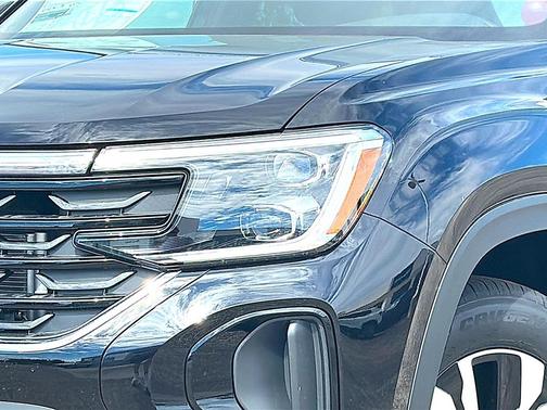 deep black pearl 2026 Volkswagen Atlas Cross Sport 2.0T SE