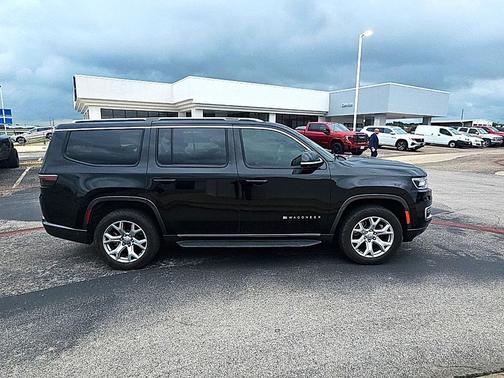 Diamond Black Crystal Pearlcoat 2022 Jeep Wagoneer Series I 4x2