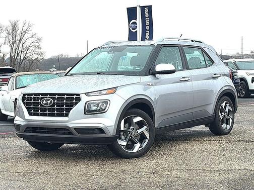 2025 Hyundai VENUE SEL