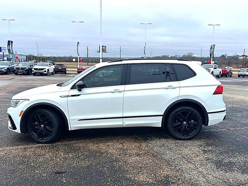2022 Volkswagen Tiguan 2.0T SE R-Line Black