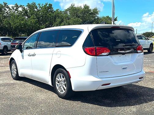 Bright White Clearcoat 2023 Chrysler Voyager LX