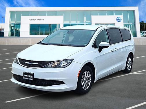 Bright White Clearcoat 2023 Chrysler Voyager LX