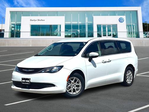Bright White Clearcoat 2023 Chrysler Voyager LX