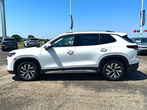 Pure White 2025 Volkswagen Tiguan 2.0T S