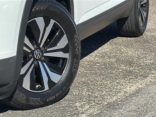 2024 Volkswagen Atlas Cross Sport 2.0T SE