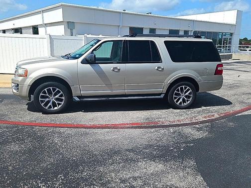 gold 2017 Ford Expedition EL XLT