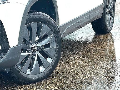 Bright White Clearcoat 2023 Volkswagen Taos 1.5T S