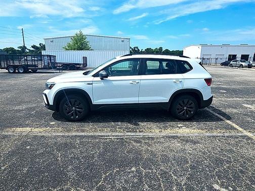 Bright White Clearcoat 2023 Volkswagen Taos 1.5T S